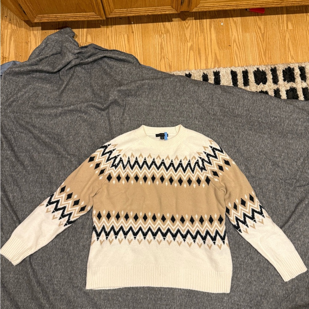 Ann Taylor Beige and White Patterned Sweater